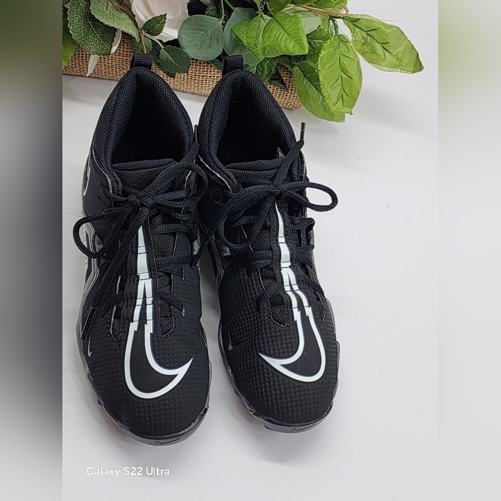 Nike Kids Shoes Black and White